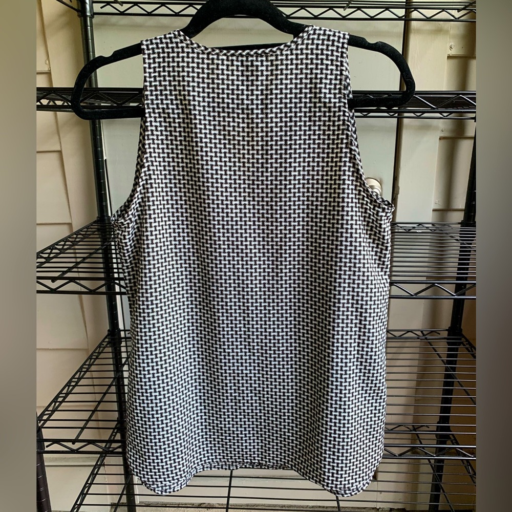 Ann Taylor Geo Mixed Media Pleat Front Top black & white v-neck blouse size S - Picture 2 of 3